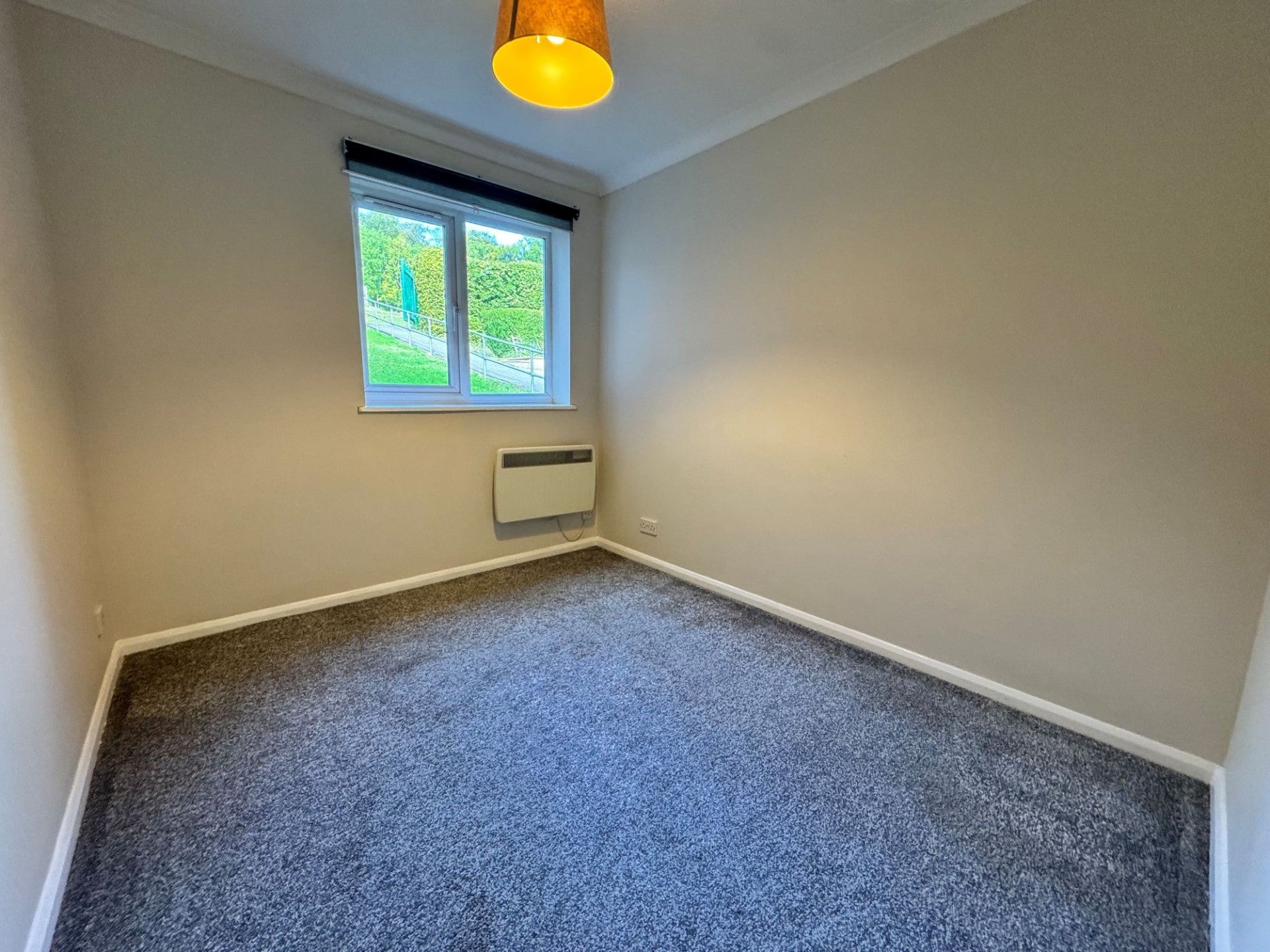 Flat Castle View Gardens in High Wycombe