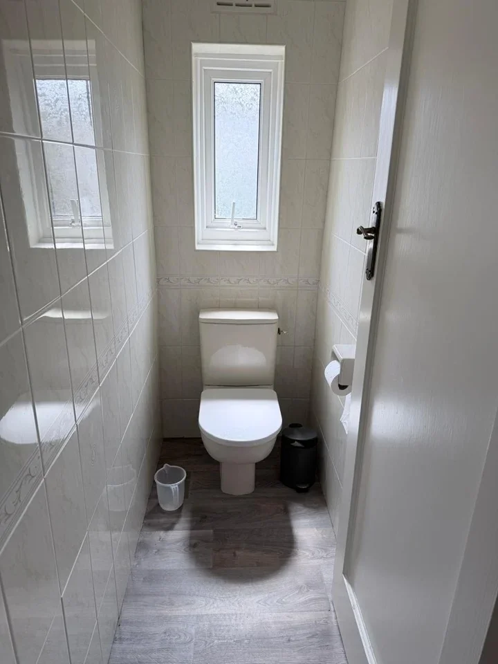 Room Eversley Way in Greater London