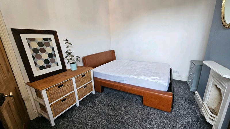 Room Cheltenham Road in Manchester