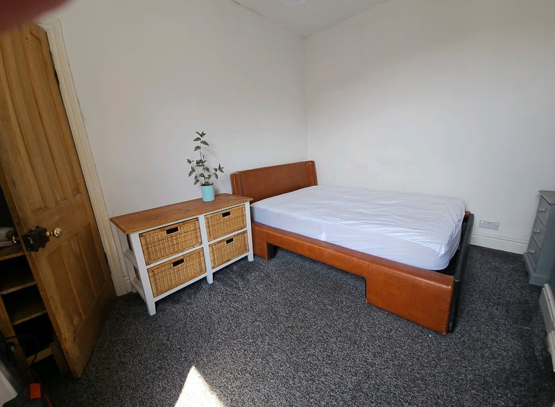 Room Cheltenham Road in Manchester