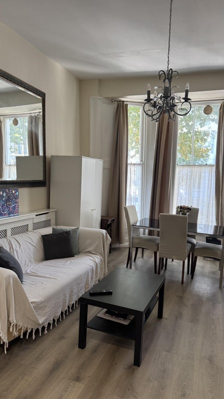 Room Ladbroke Grove in Greater London