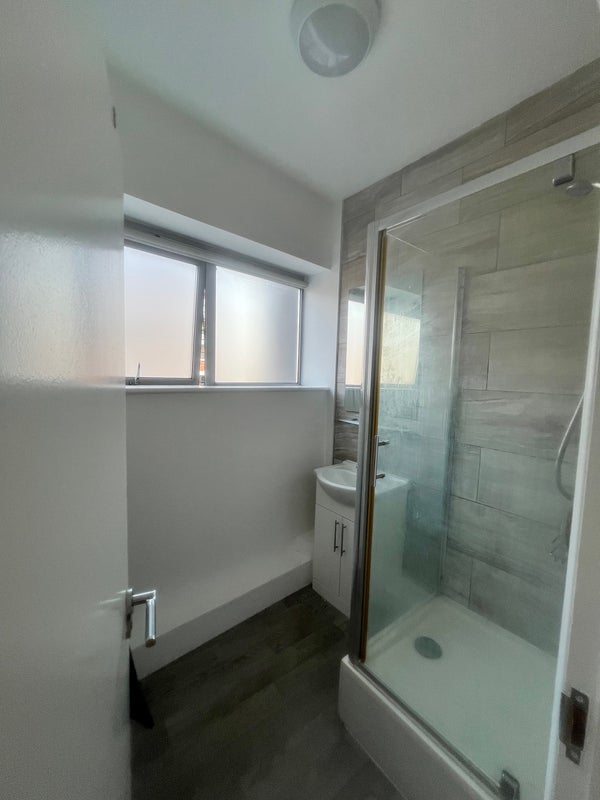 Room Shacklewell Lane in Greater London