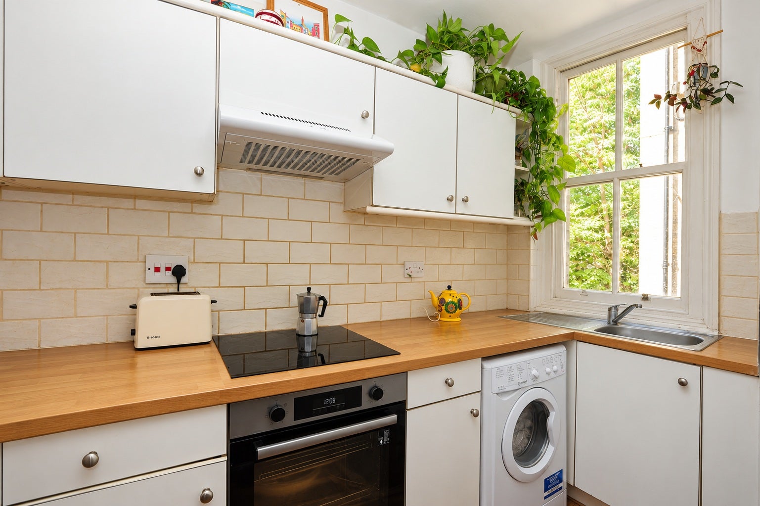 Flat Chelston Approach in Greater London