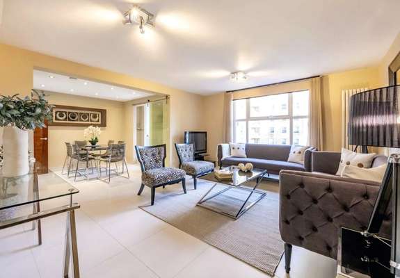 Flat Finchley Road in Greater London