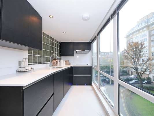 Flat Finchley Road in Greater London