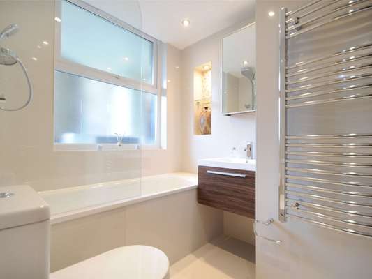 Flat Finchley Road in Greater London