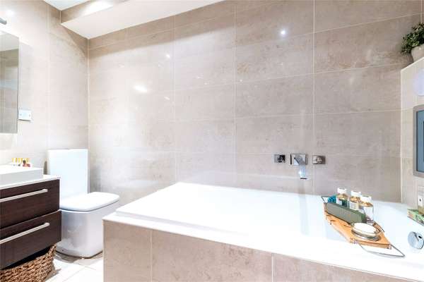 Flat Brompton Square in Greater London