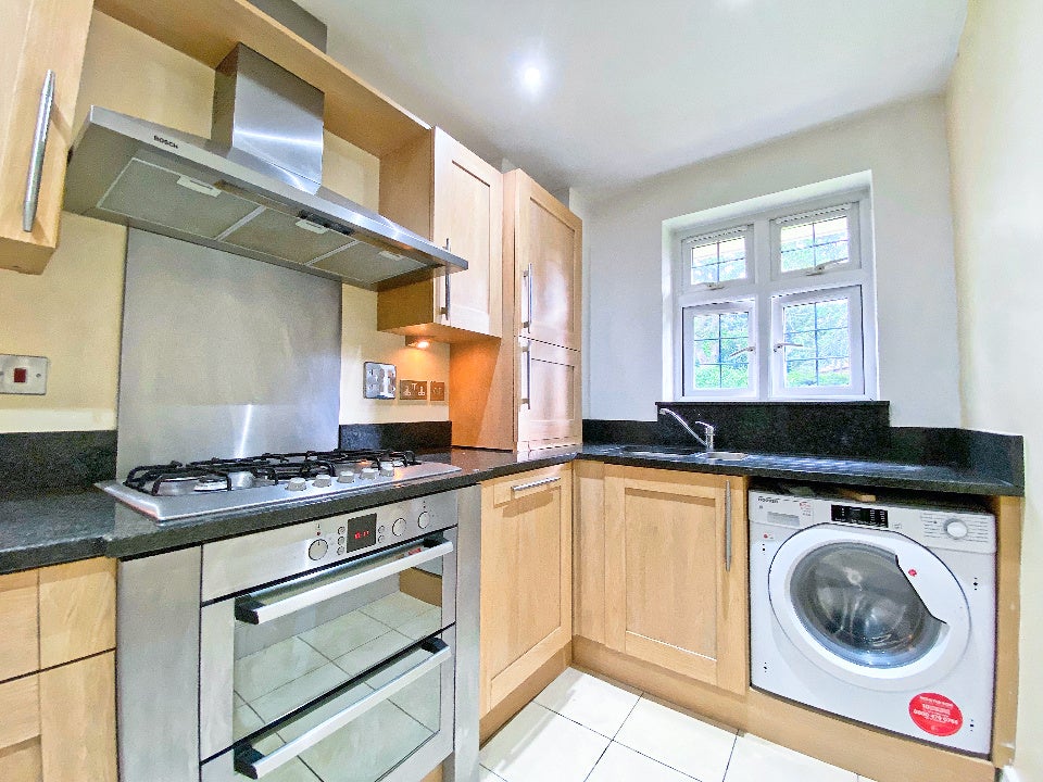 Flat Knightsbridge Road in Camberley