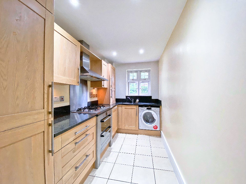 Flat Knightsbridge Road in Camberley