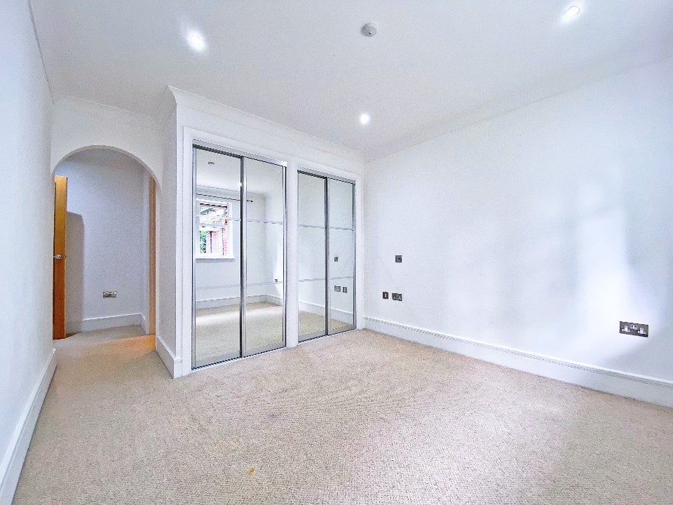 Flat Knightsbridge Road in Camberley