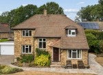 House Rosewood Way in Farnham Royal
