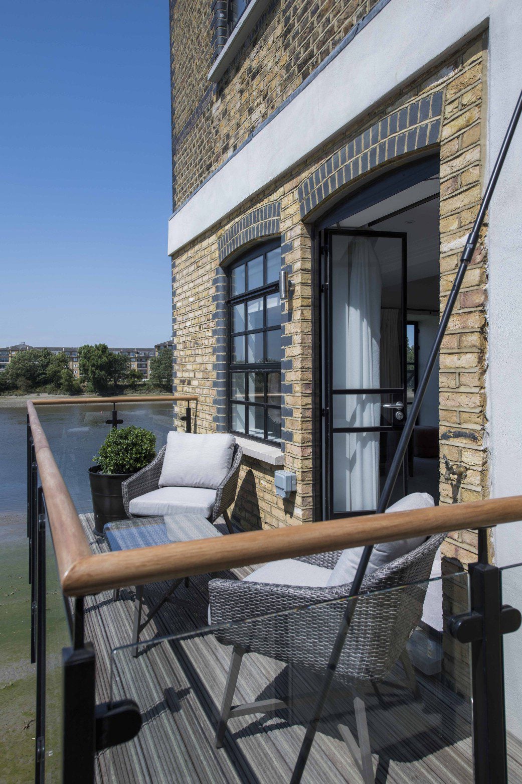 Flat Rainville Road in Greater London