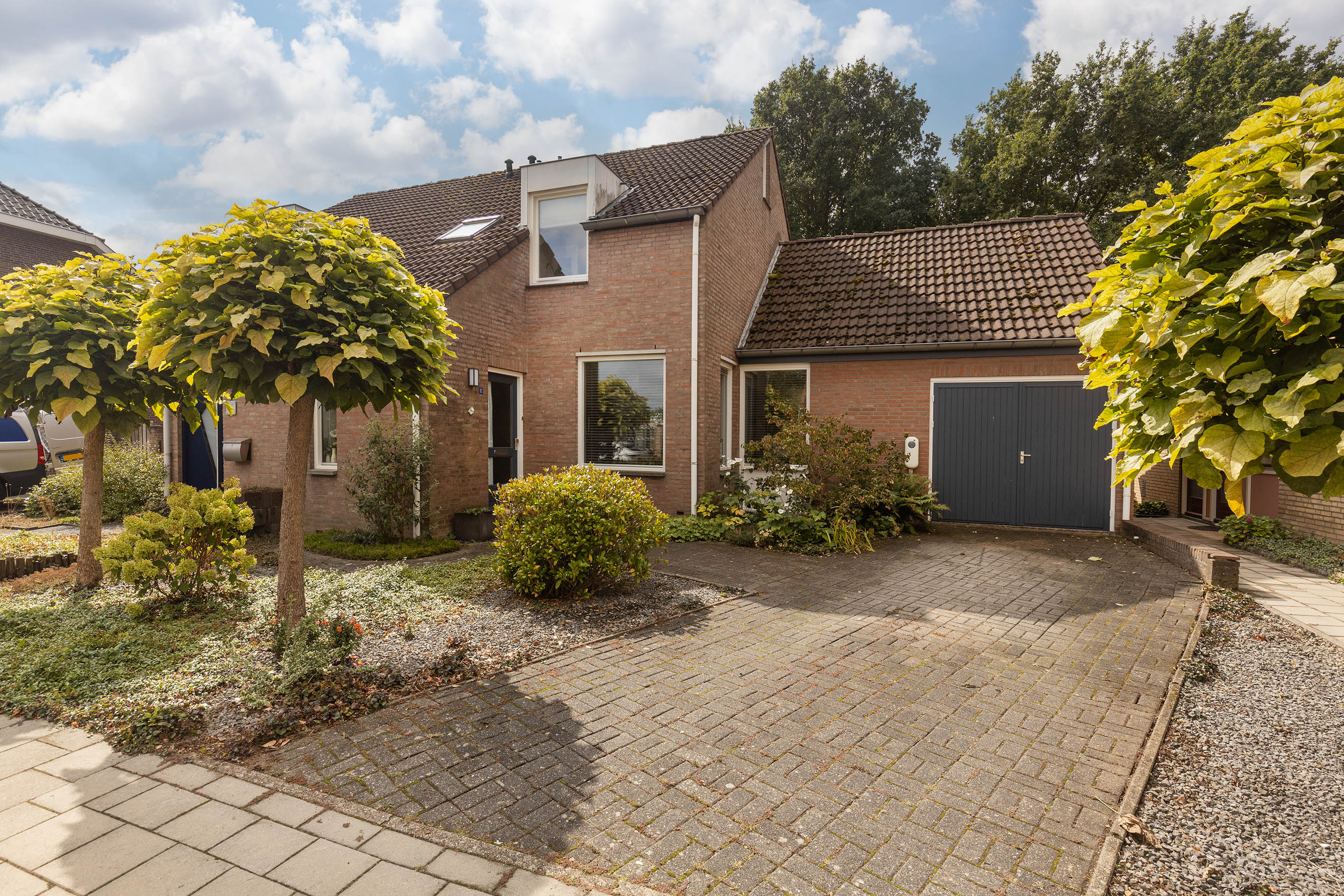 Twee-onder-één-kap te koop: Aan de Linde 11, Nieuwstadt