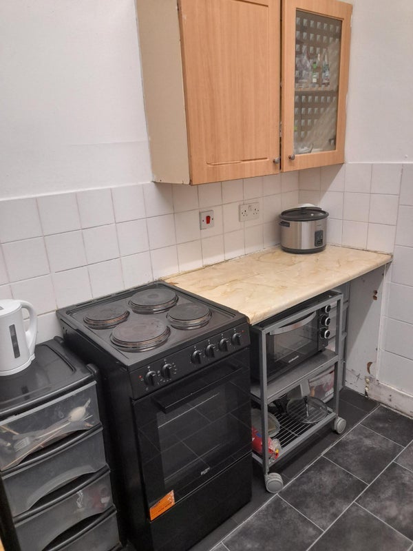 Room Seymour Road in Greater London