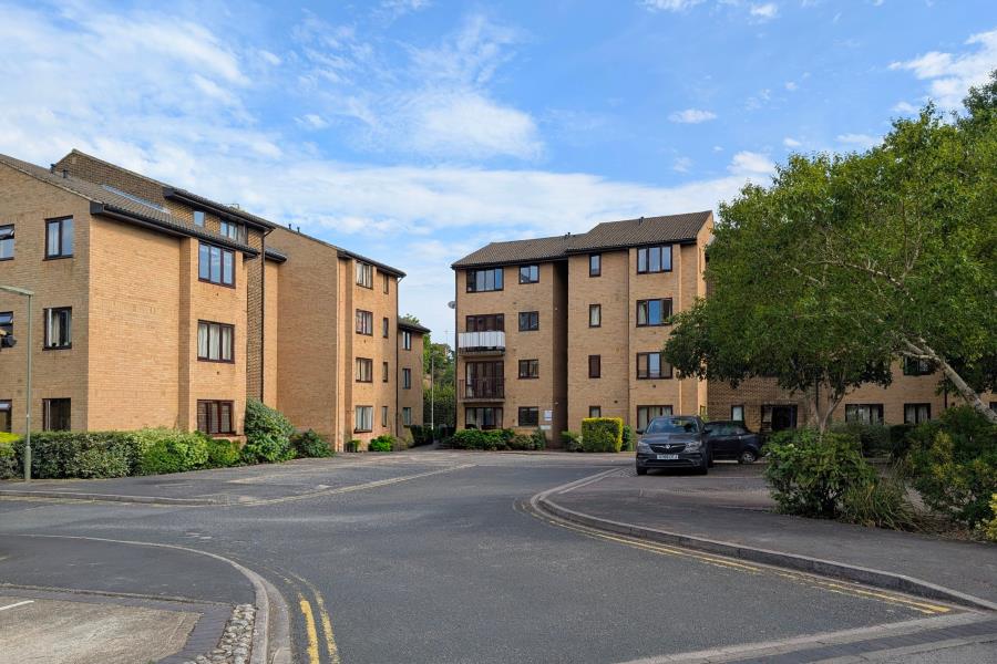 Flat The Rowans in Woking