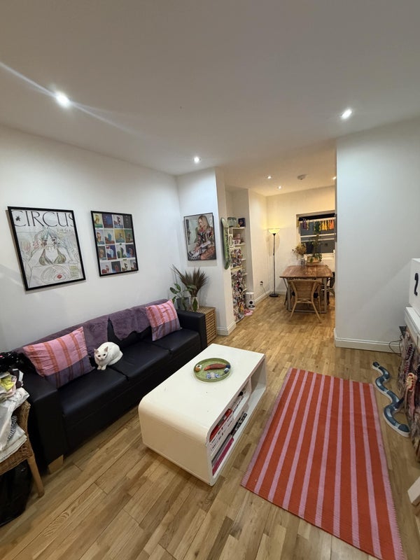 Room Foulden Road in Greater London