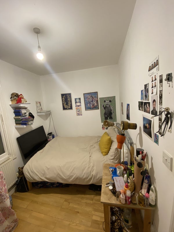Room Foulden Road in Greater London