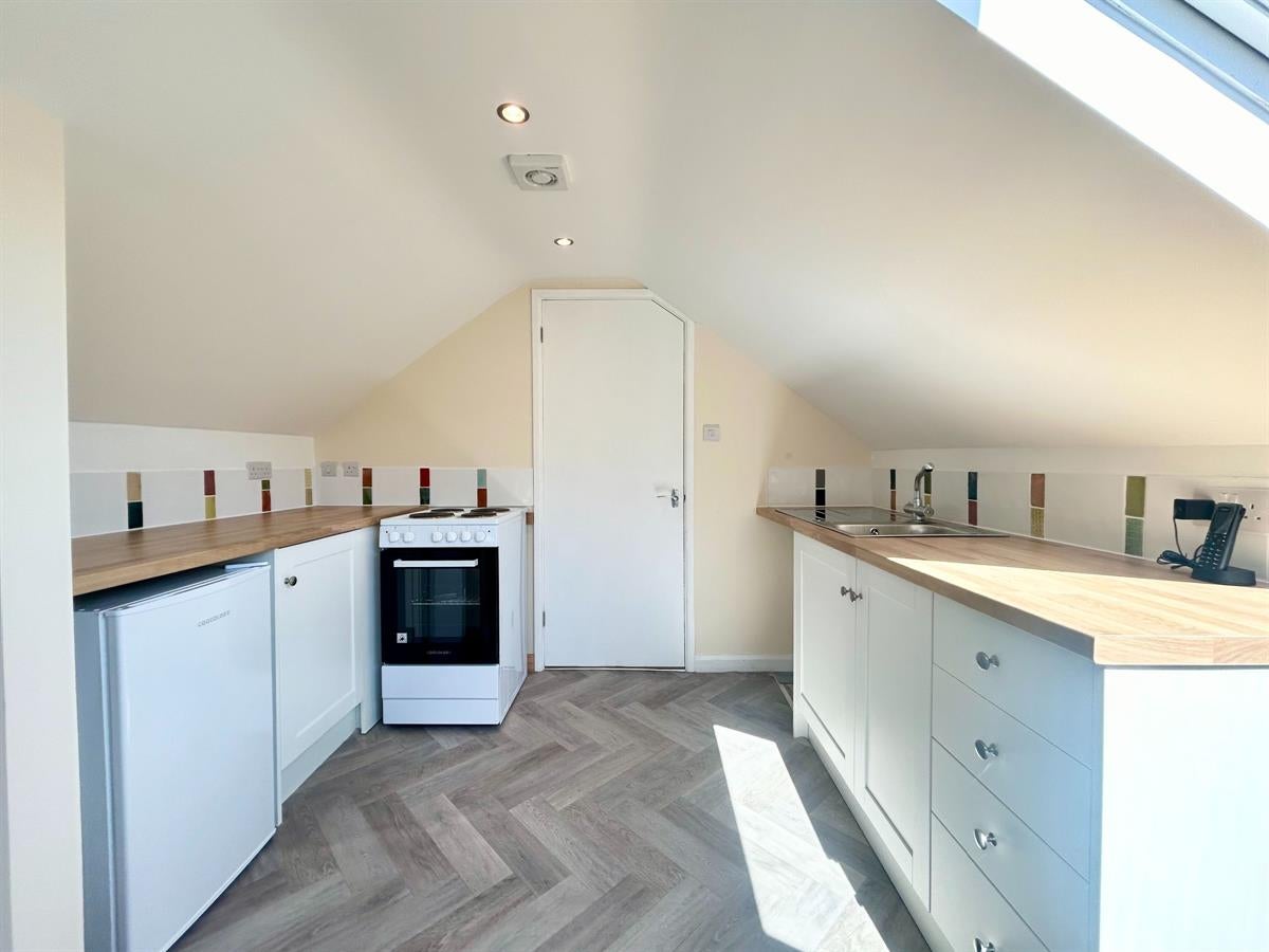 Flat Latchford Lane in East Hampshire