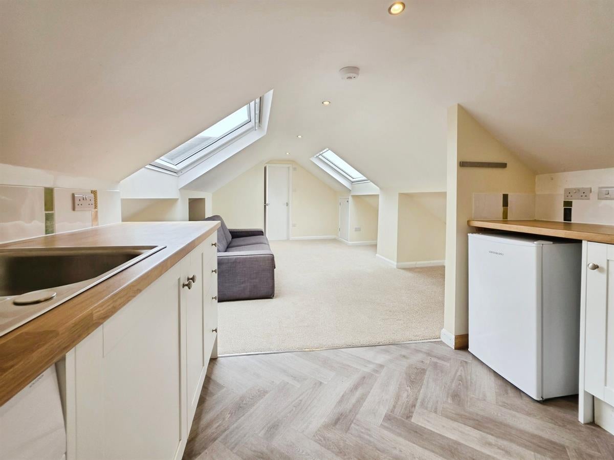 Flat Latchford Lane in East Hampshire