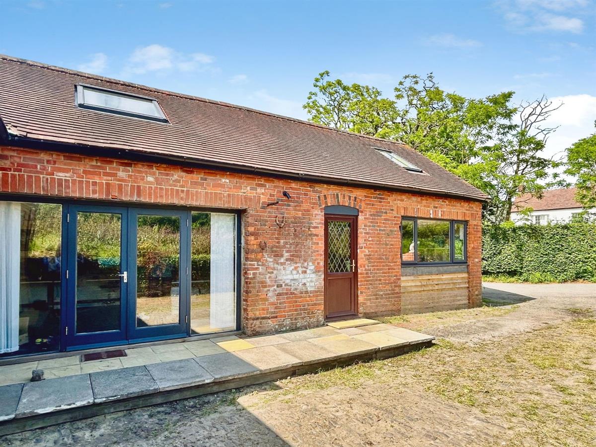 Flat Latchford Lane in East Hampshire