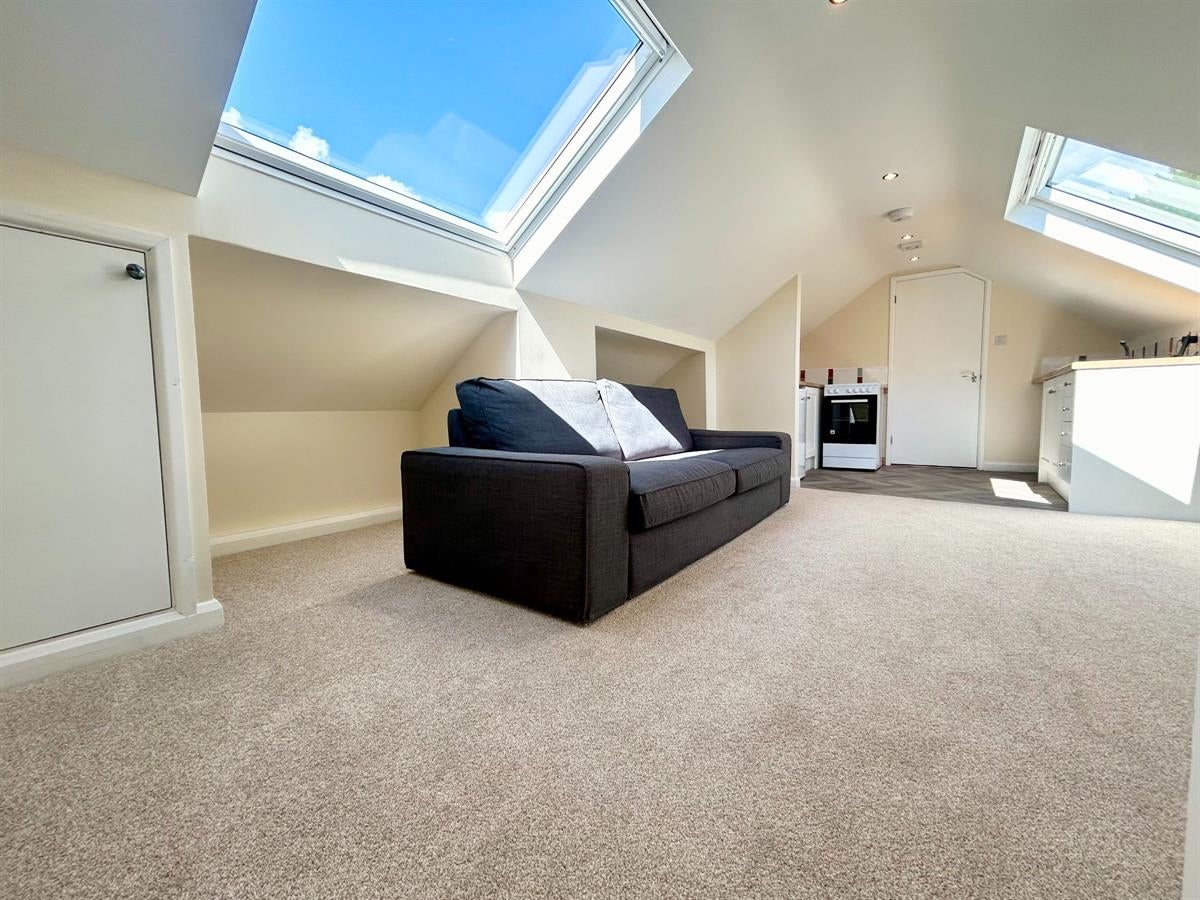 Flat Latchford Lane in East Hampshire