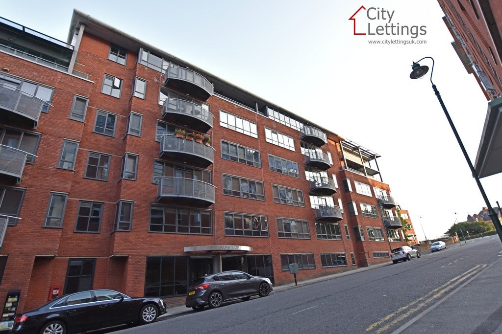 Flat Upper College Street in Nottingham