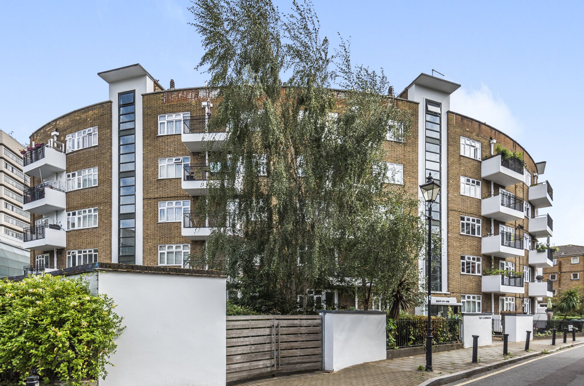 Flat Greet Street in Greater London