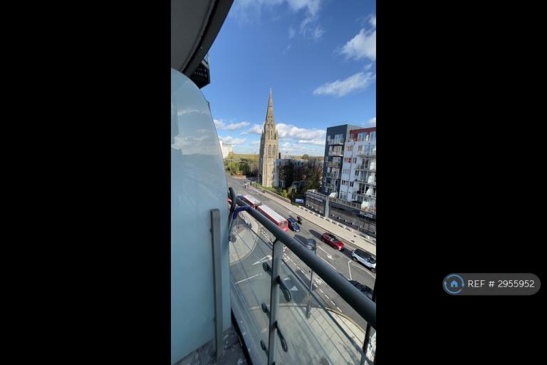 Flat High Street in Greater London