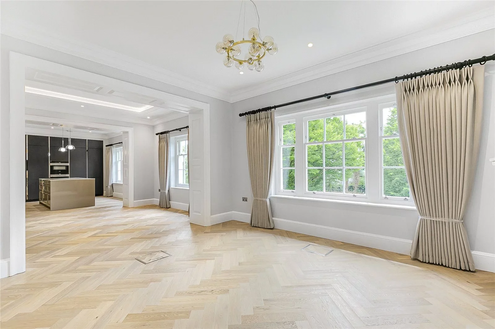 Flat Totteridge Village in Greater London