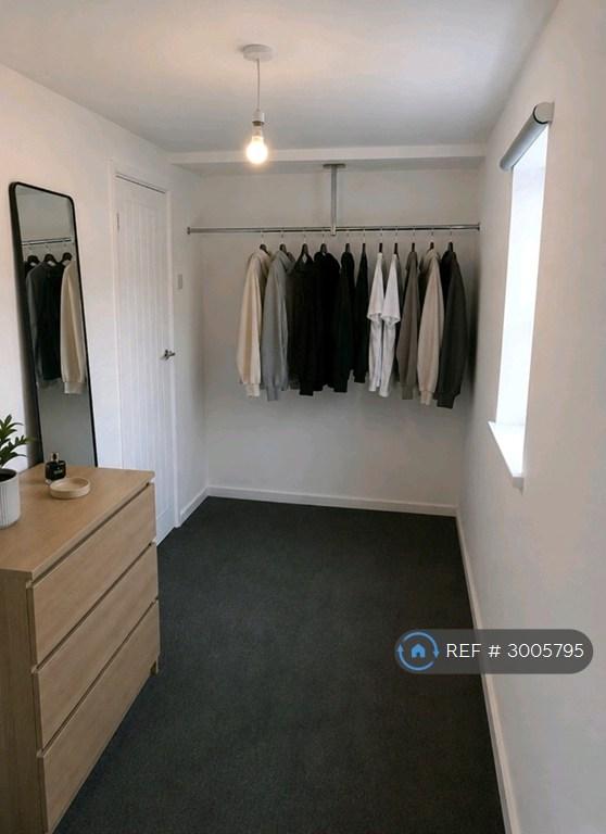 Room Longmore Road in Metropolitan Borough of Solihull