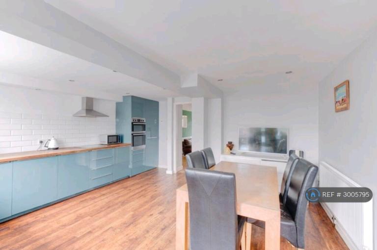 Room Longmore Road in Metropolitan Borough of Solihull