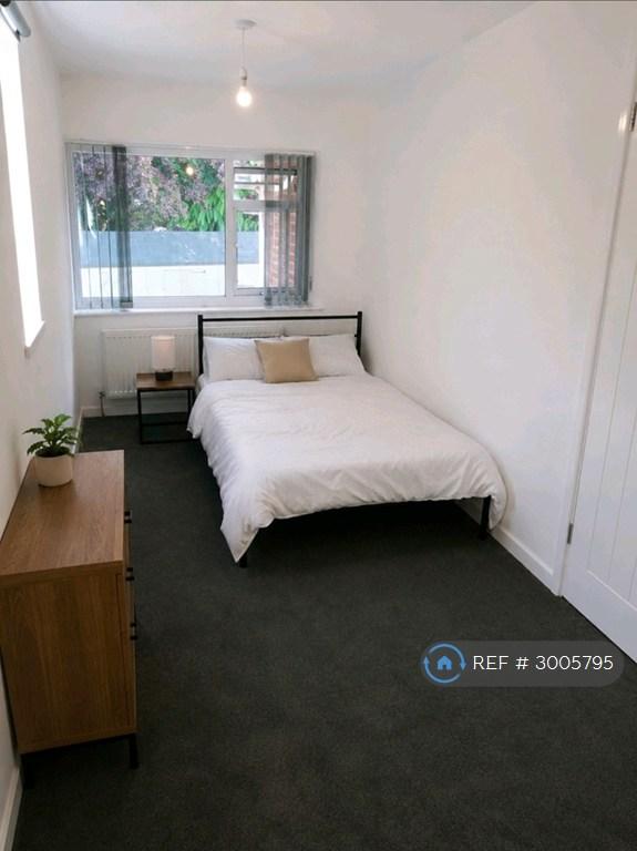 Room Longmore Road in Metropolitan Borough of Solihull
