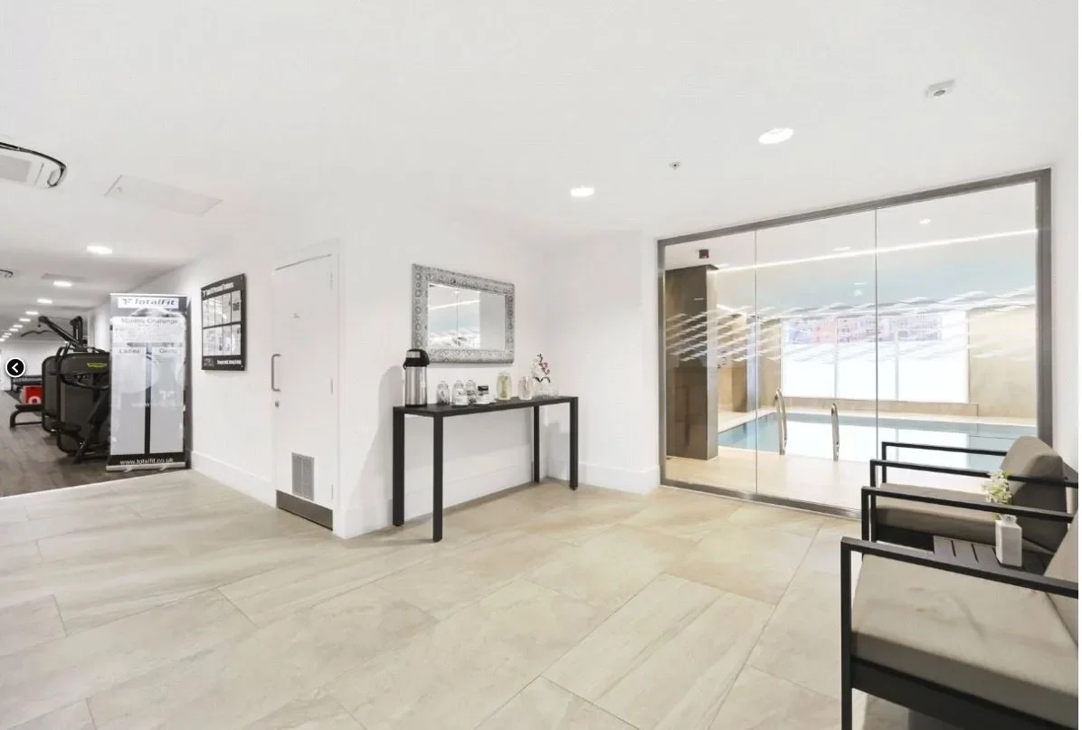 Flat Park Row in Greater London