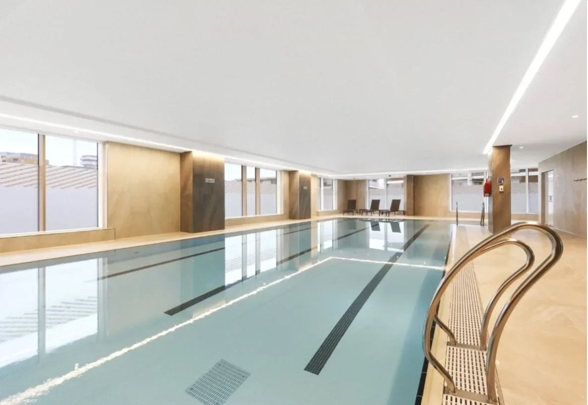 Flat Park Row in Greater London