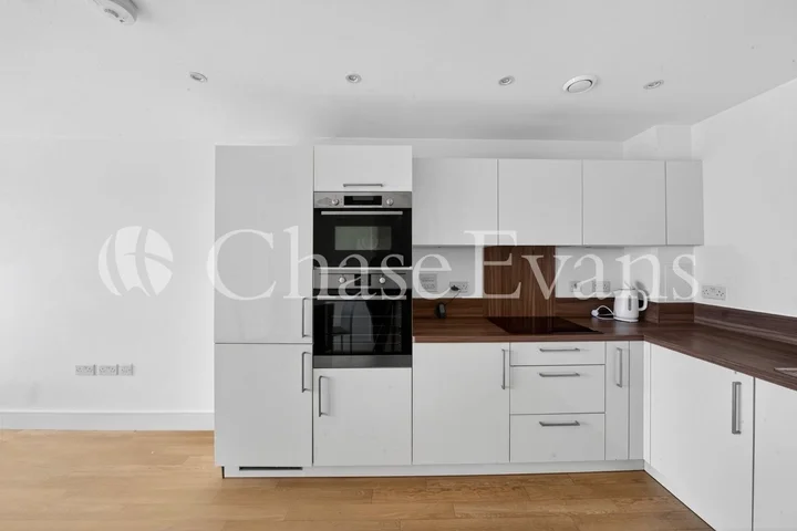 Flat Hannaford Walk in Greater London