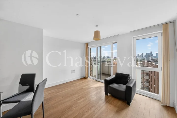 Flat Hannaford Walk in Greater London