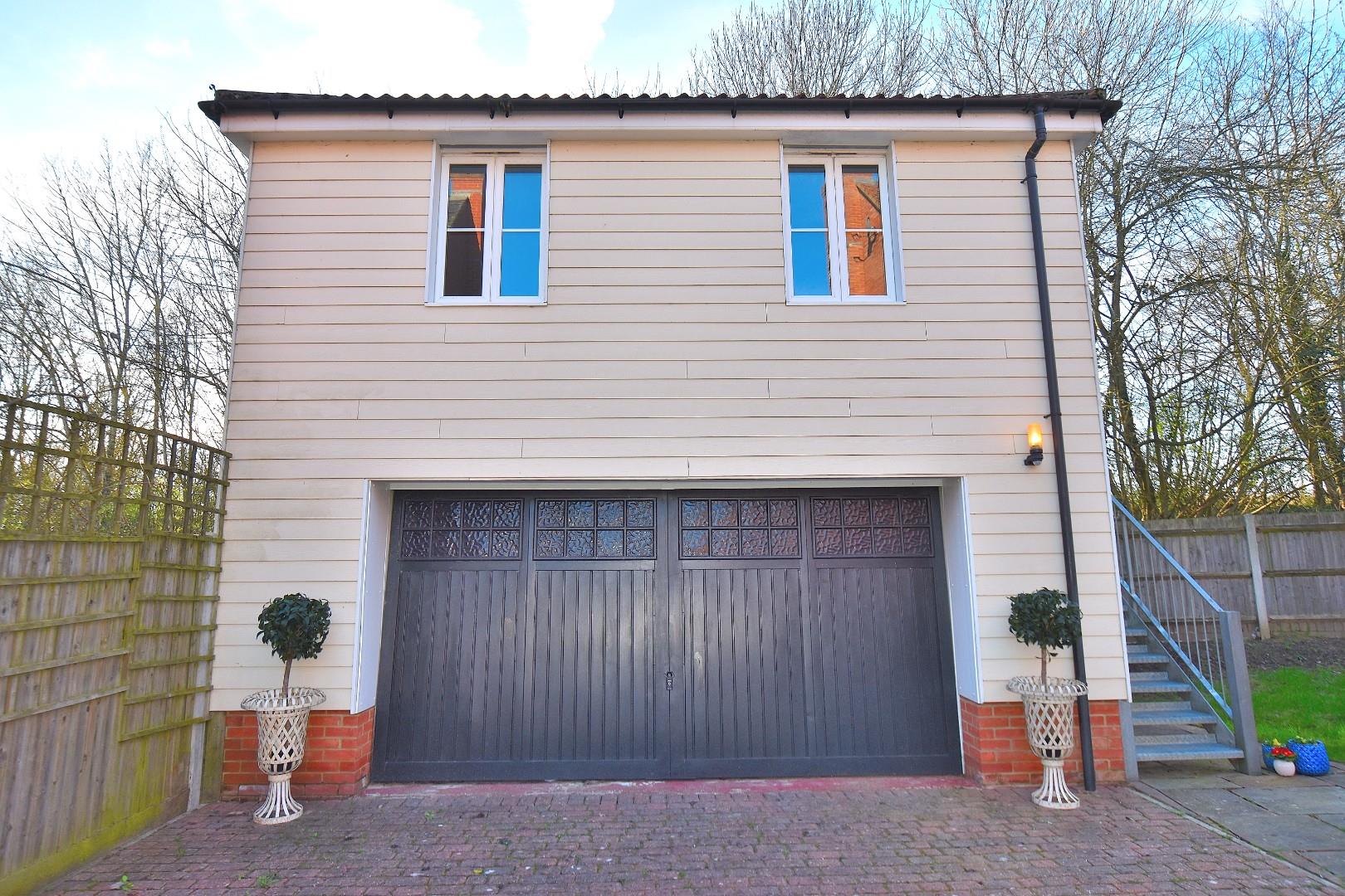 Flat Perry Road in Uttlesford