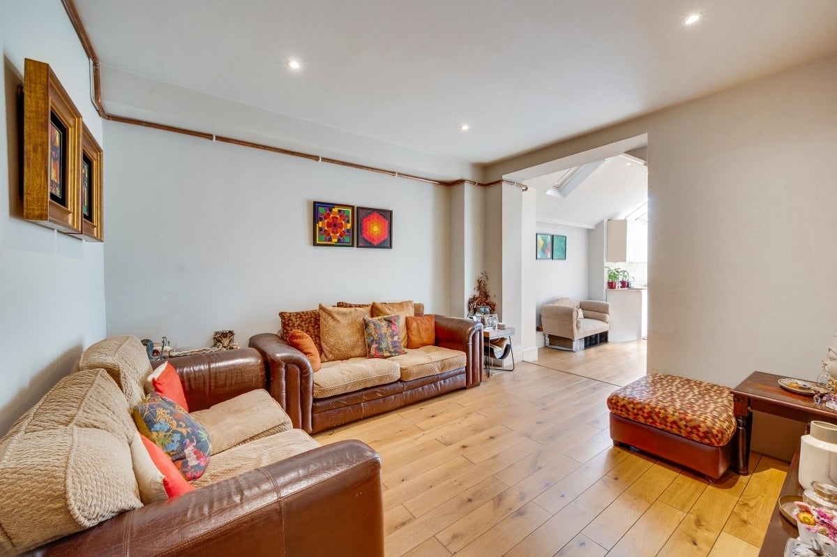 Flat Maygrove Road in Greater London