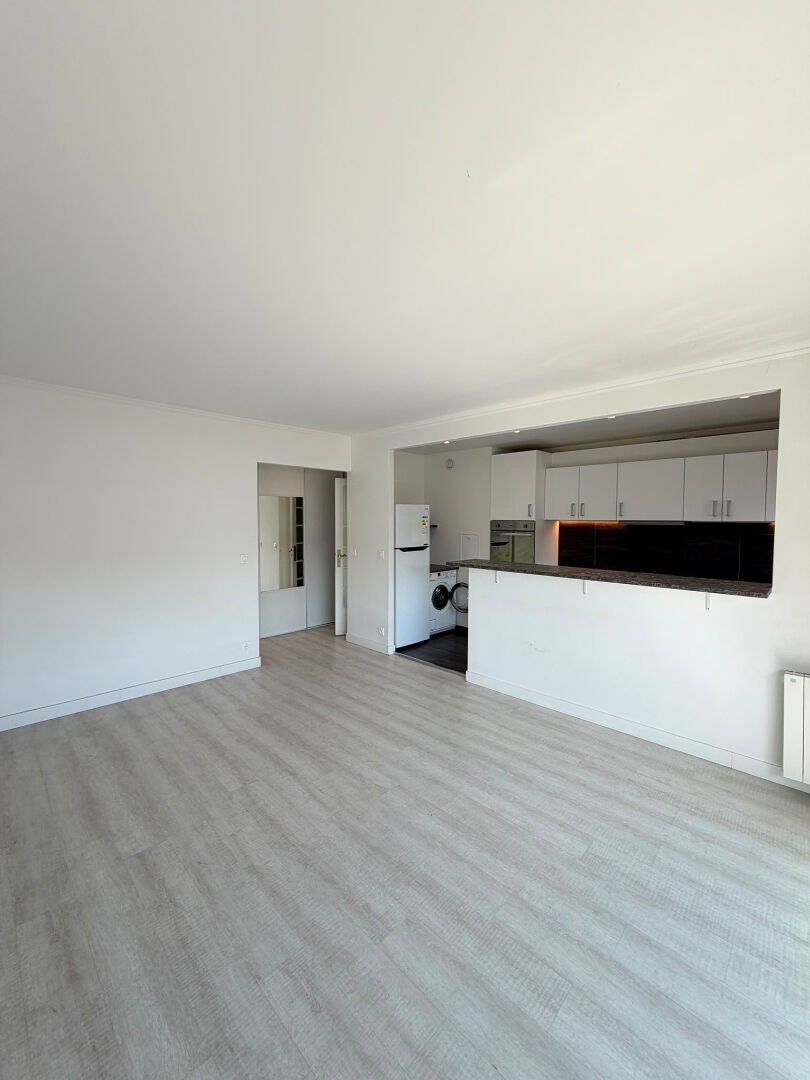 Flat Place de la Porte de Montreuil in Paris