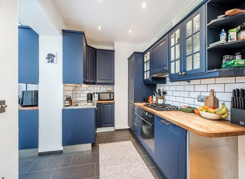 Flat Caxton Road in Greater London
