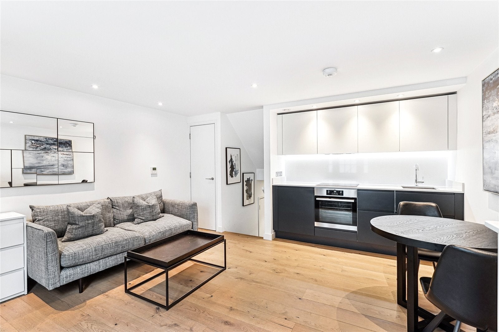 Flat Radnor Walk in Greater London