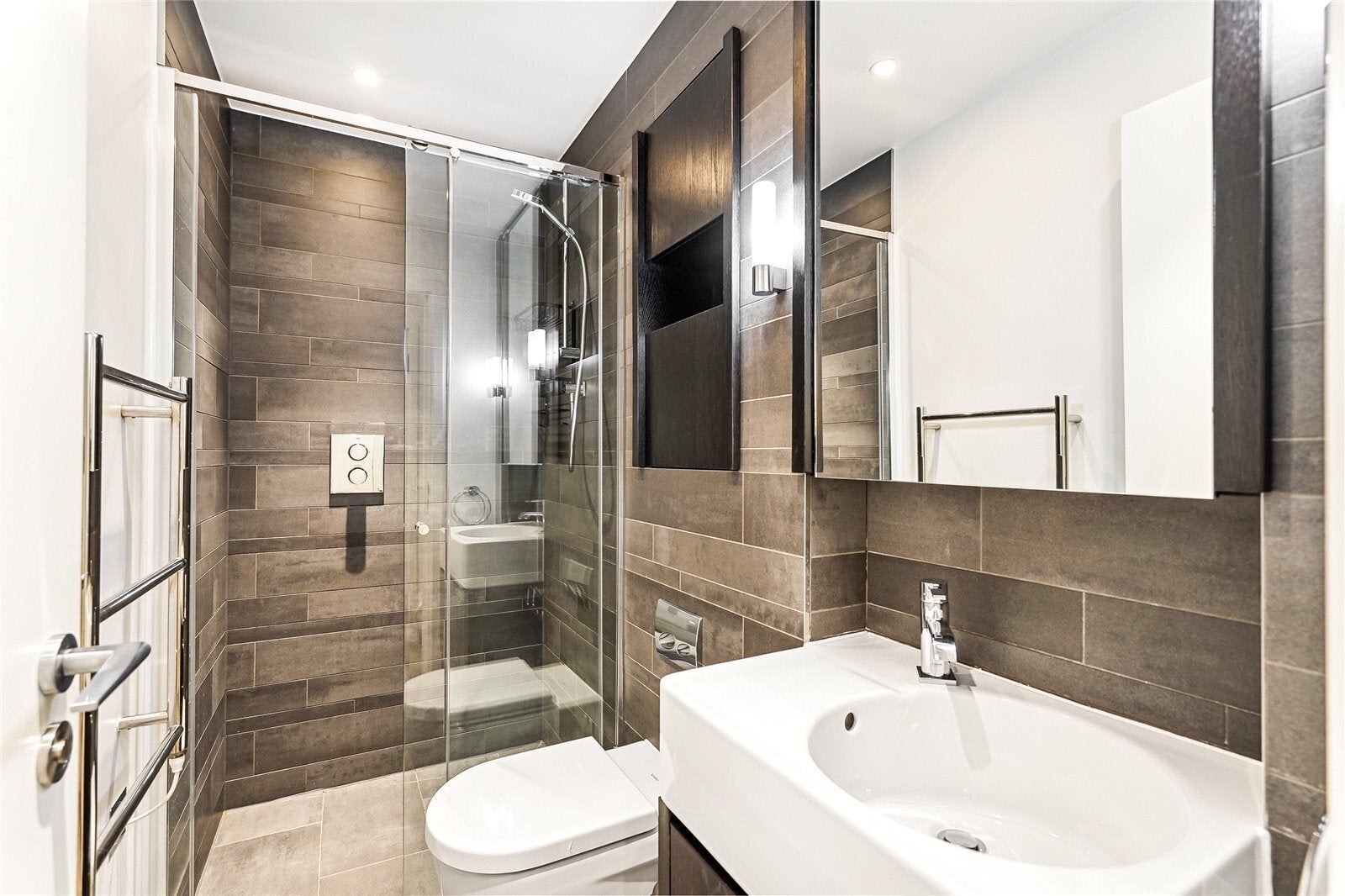 Flat Radnor Walk in Greater London