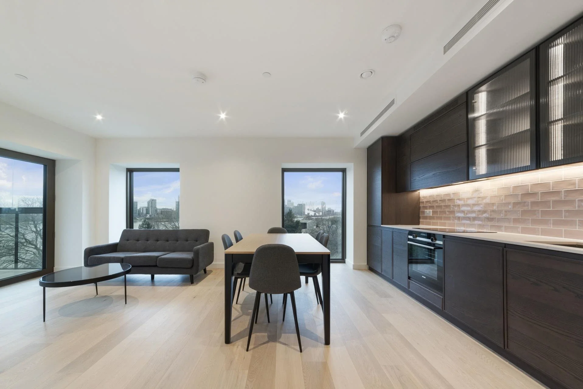 Flat Royal Crest Avenue in Greater London