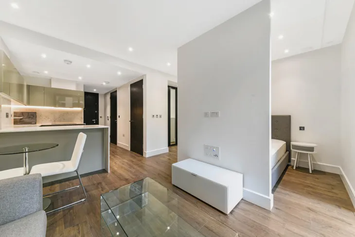 Flat Stable Walk in Greater London