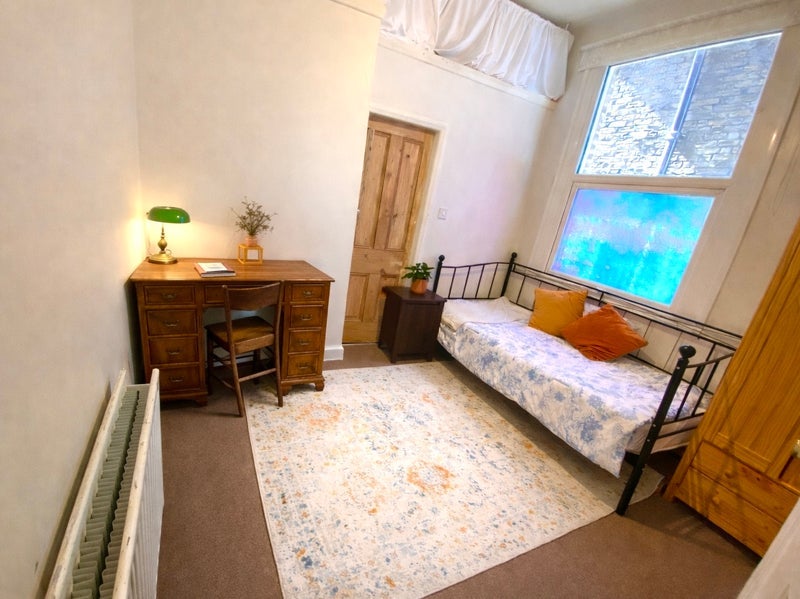 Room De Frene Road in Greater London