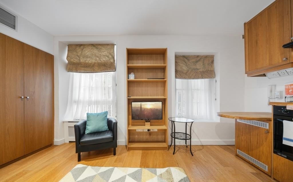 Flat Cartwright Gardens in Greater London