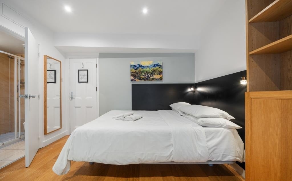 Flat Cartwright Gardens in Greater London