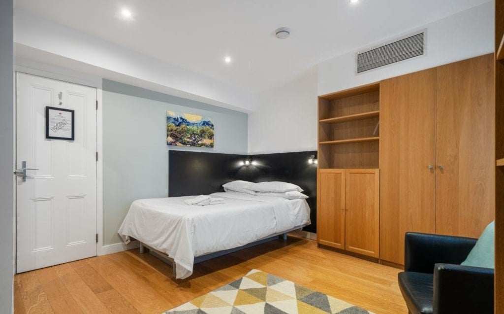 Flat Cartwright Gardens in Greater London
