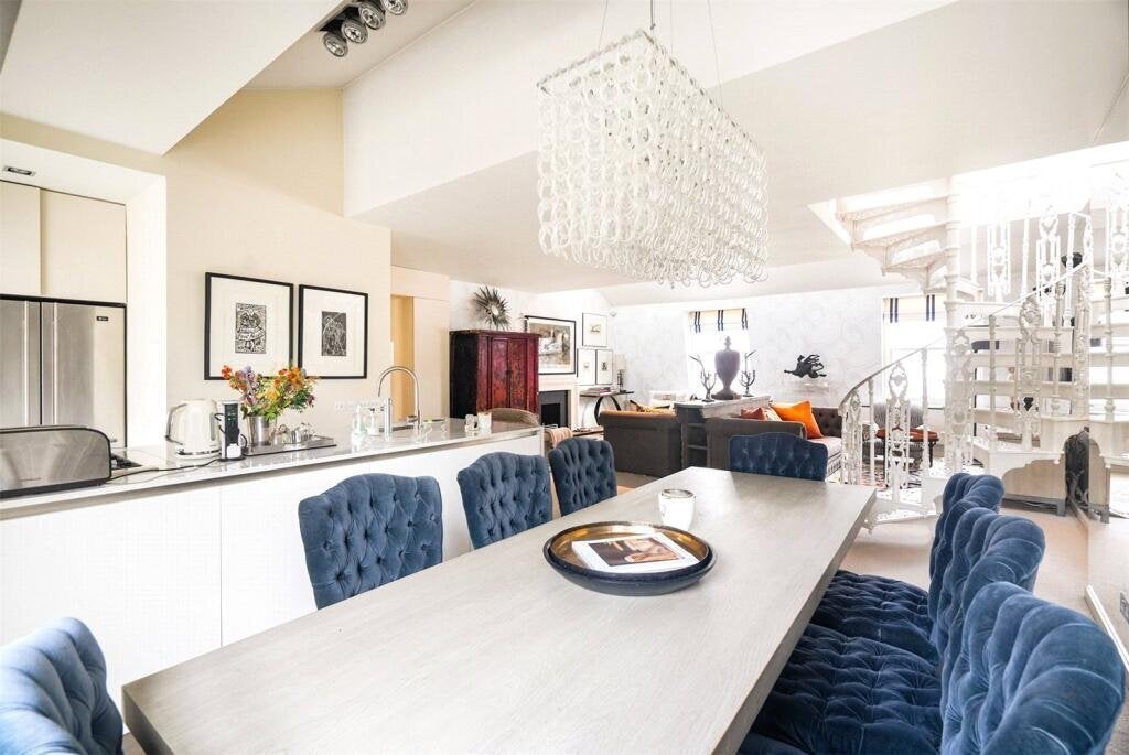 Flat Onslow Gardens in Greater London