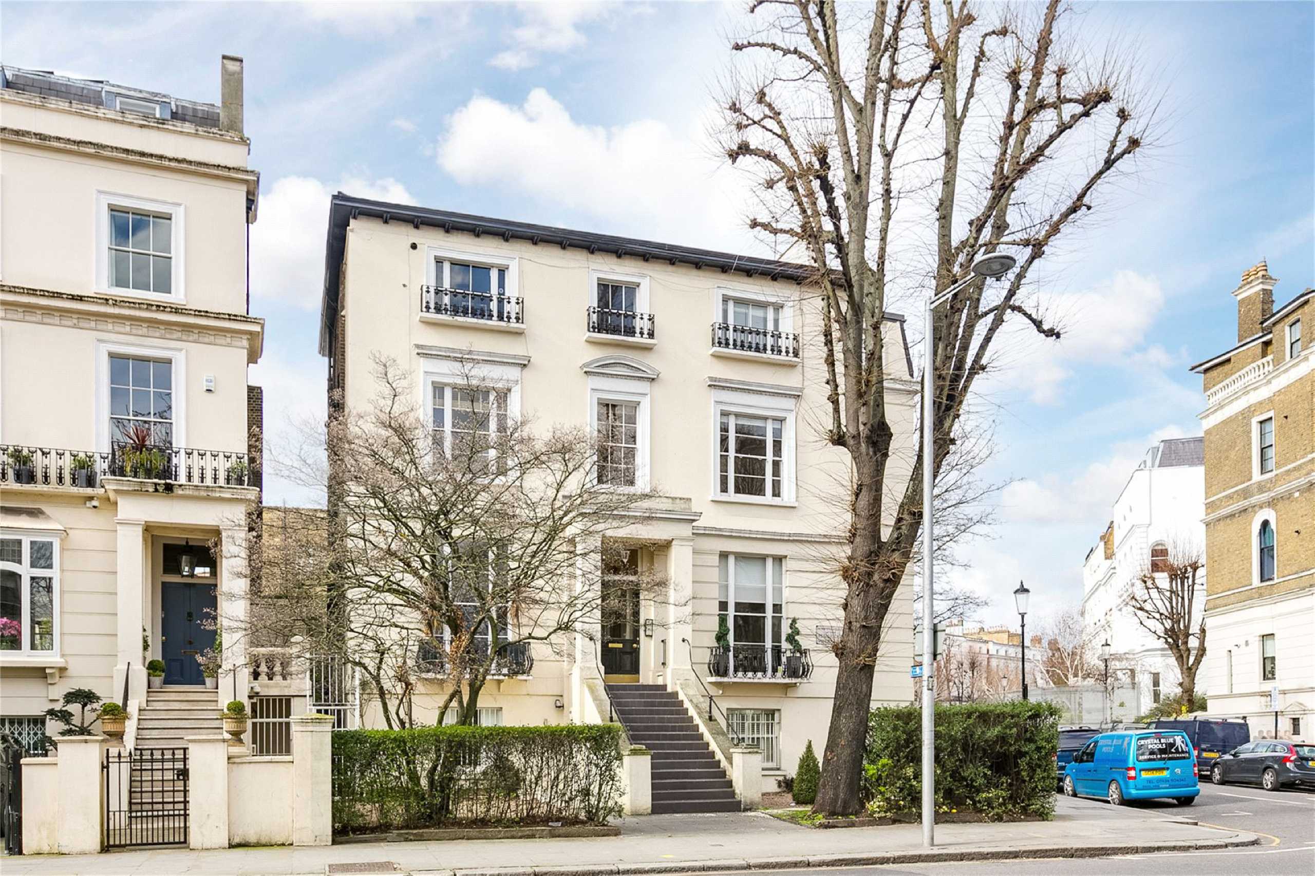 Flat Pembridge Villas in Greater London